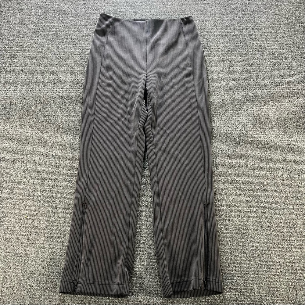 Lululemon Ribbed Softstreme Zip-Leg High-Rise Cropped Size 6 Pant 25” Dark Gray